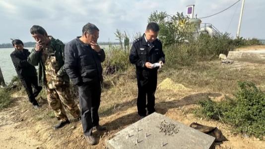 钓“大鱼”钓出危险品！江西河道惊现战争遗留弹药 

-
近日，江西省吉安市的一位