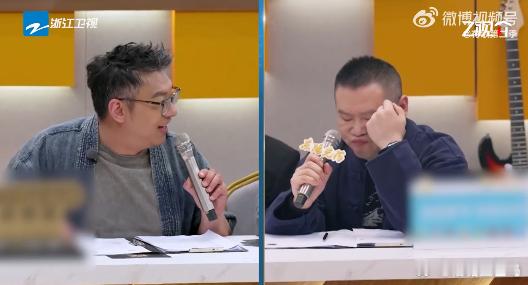 岳云鹏实名羡慕邓佳鑫脸小 岳云鹏这羡慕的小眼神太有戏了！小考结束点评邓佳鑫表演，