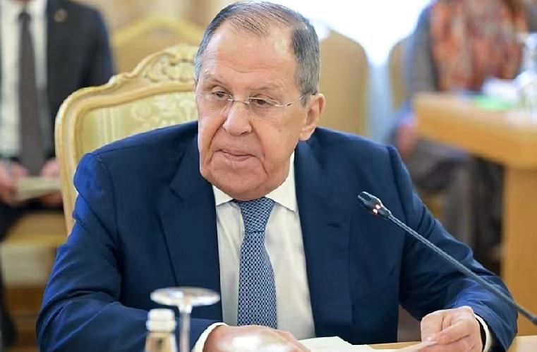 美援乌、俄援伊，表面各帮各的，实则都在同一套规则里玩。

2025年4月到202