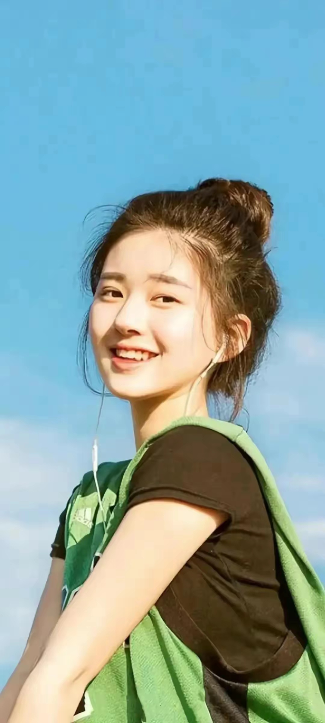 以前的赵露思真的很美，把清纯感刻进了骨子里。 