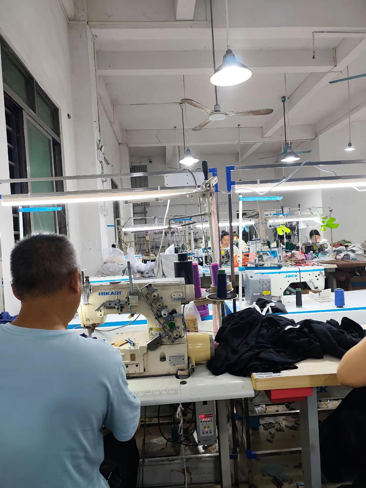 生产车间现场 服装人的艰辛