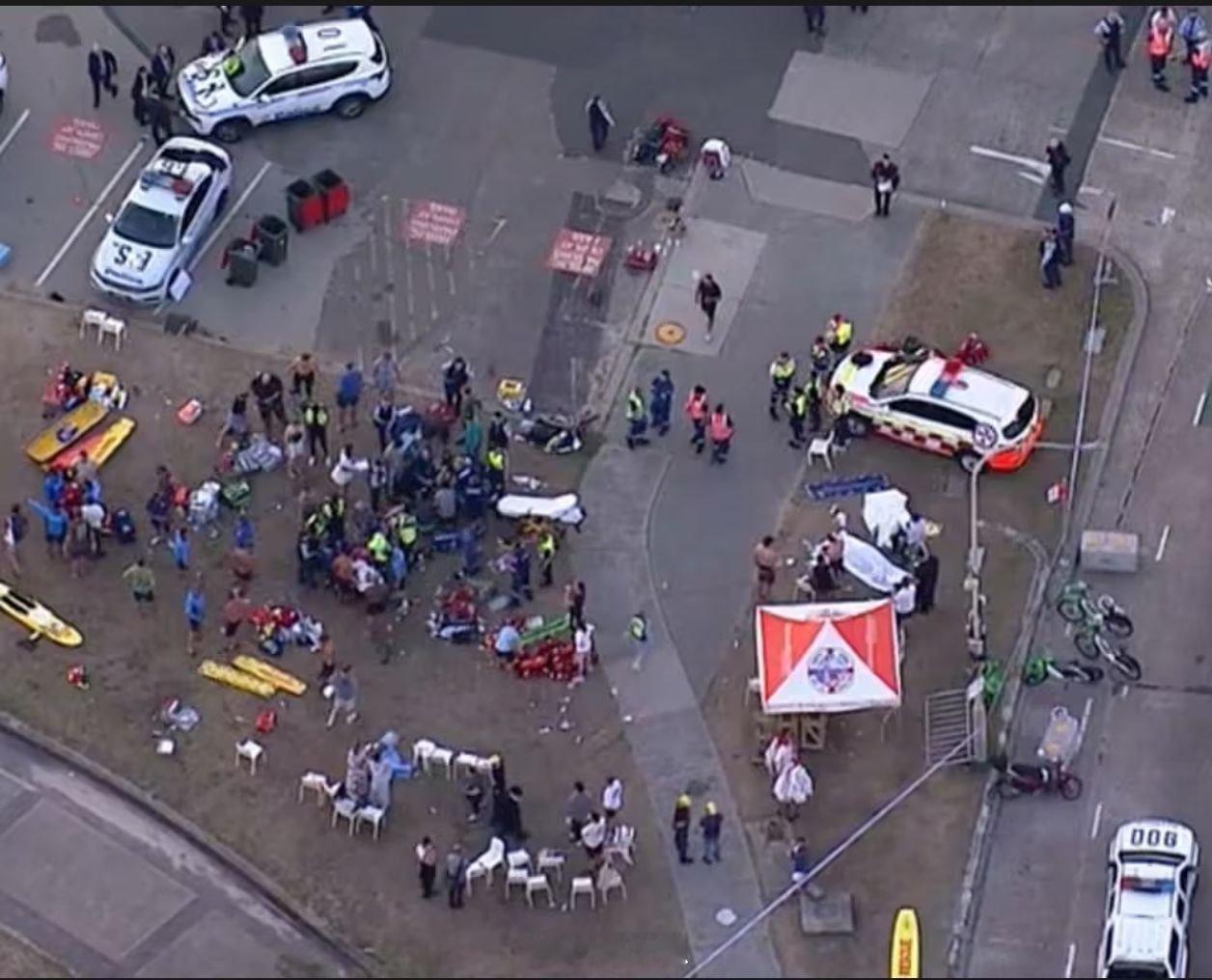 澳大利亚警方正在对悉尼枪击案区域内的车辆内发现的炸弹进行调查。悉尼邦迪滩枪击事件