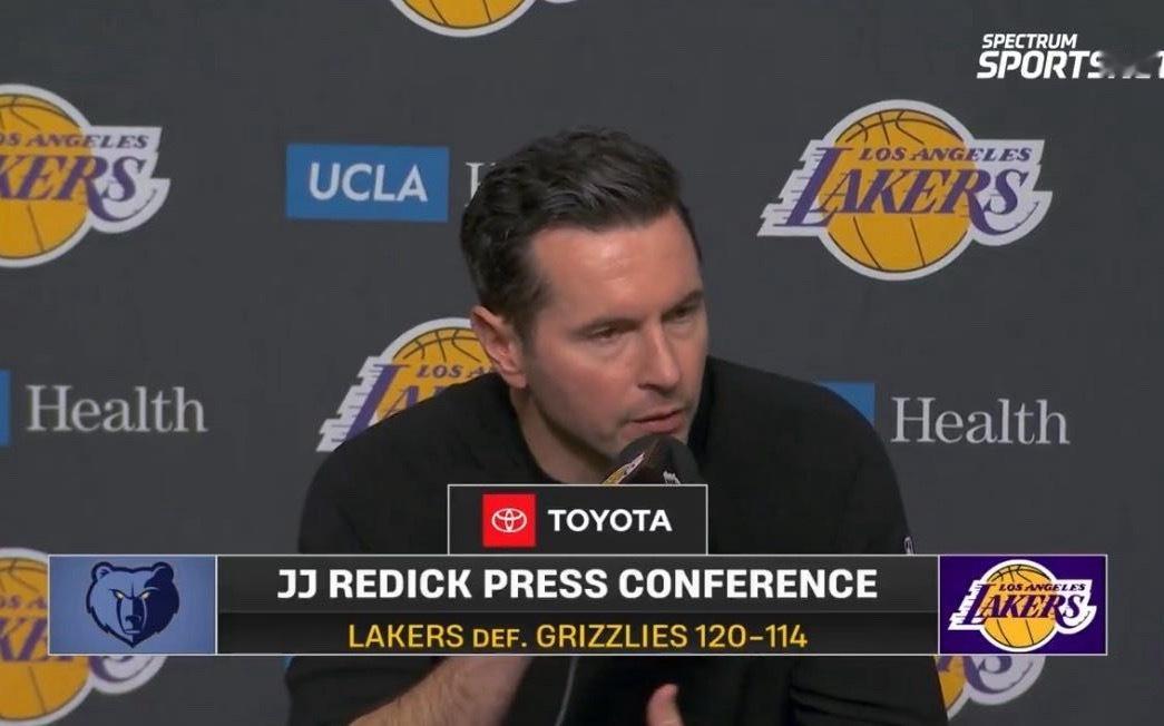 这是雷迪克谈及球队半场关于防守的沟通内容时所说的话。“我们在中场休息时问球员们，