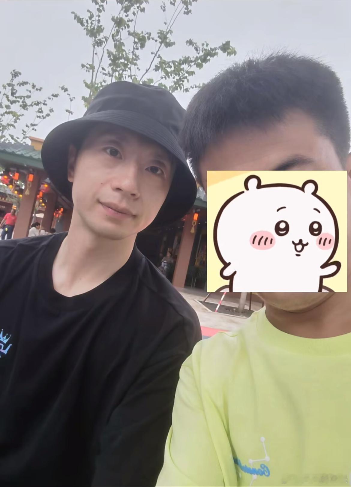 马龙带俩孩子出去玩被偶遇了上海乐高乐园偶遇马龙带俩孩子玩马龙带俩孩子去上海乐高乐