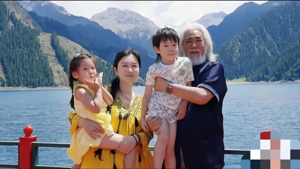 有儿有女，有钱有闲，一家四口过的挺幸福