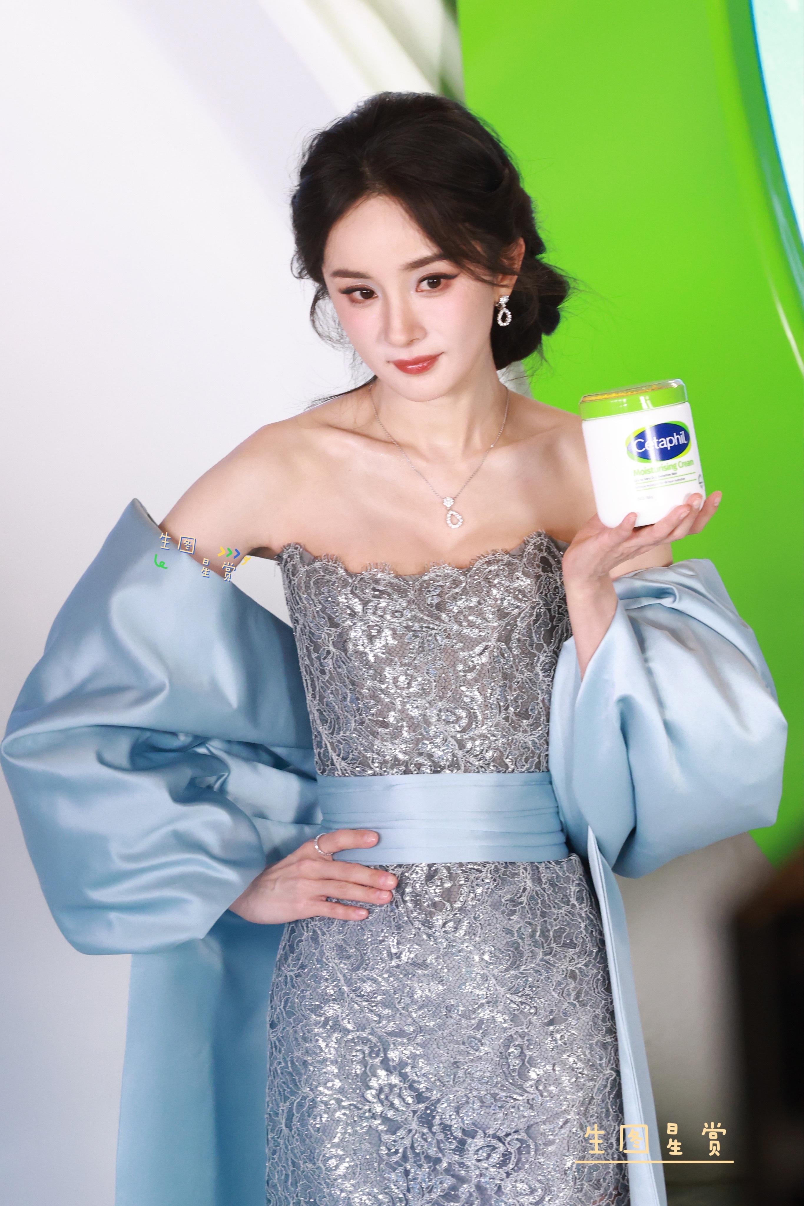 杨幂丝塔芙线下活动冰雪女王幂请轻点美❄️杨幂蓝色镂空裙杨幂