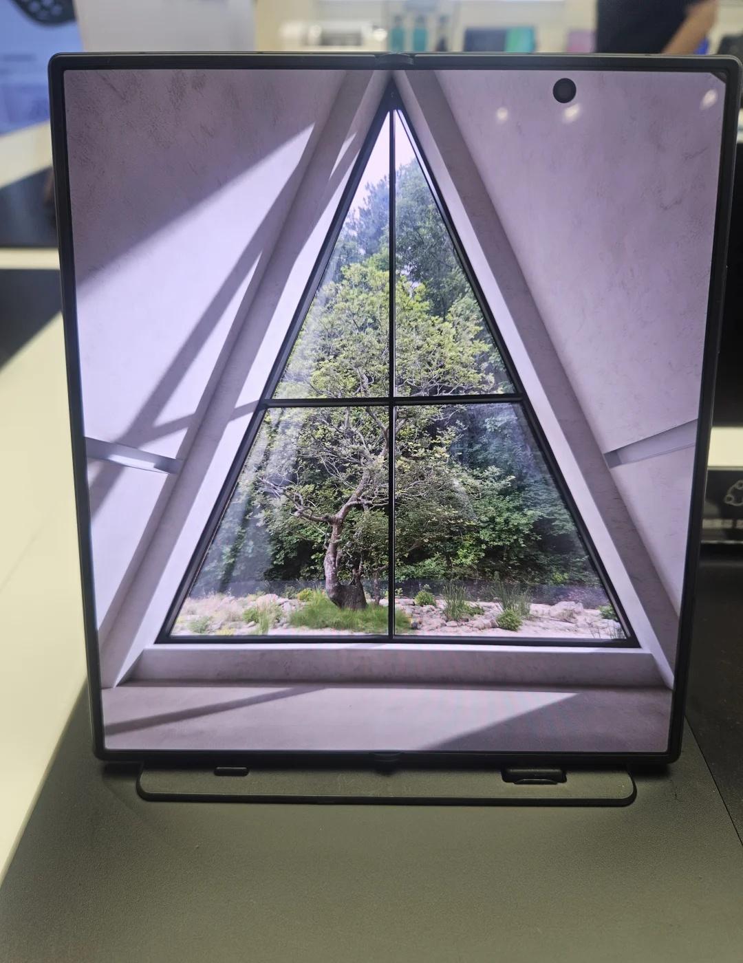 合上是精致，展开即视野
新一代Ultra折叠旗舰，质感拉满
三星ZFold8Ul