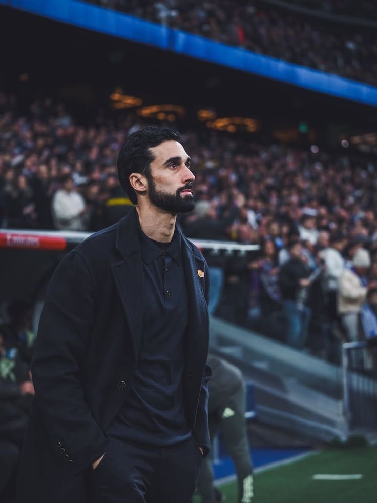 阿斯：皇马今晚将以442阵型对阵本菲卡，前锋是威尼修斯和贡萨洛。欧冠联赛本菲卡v