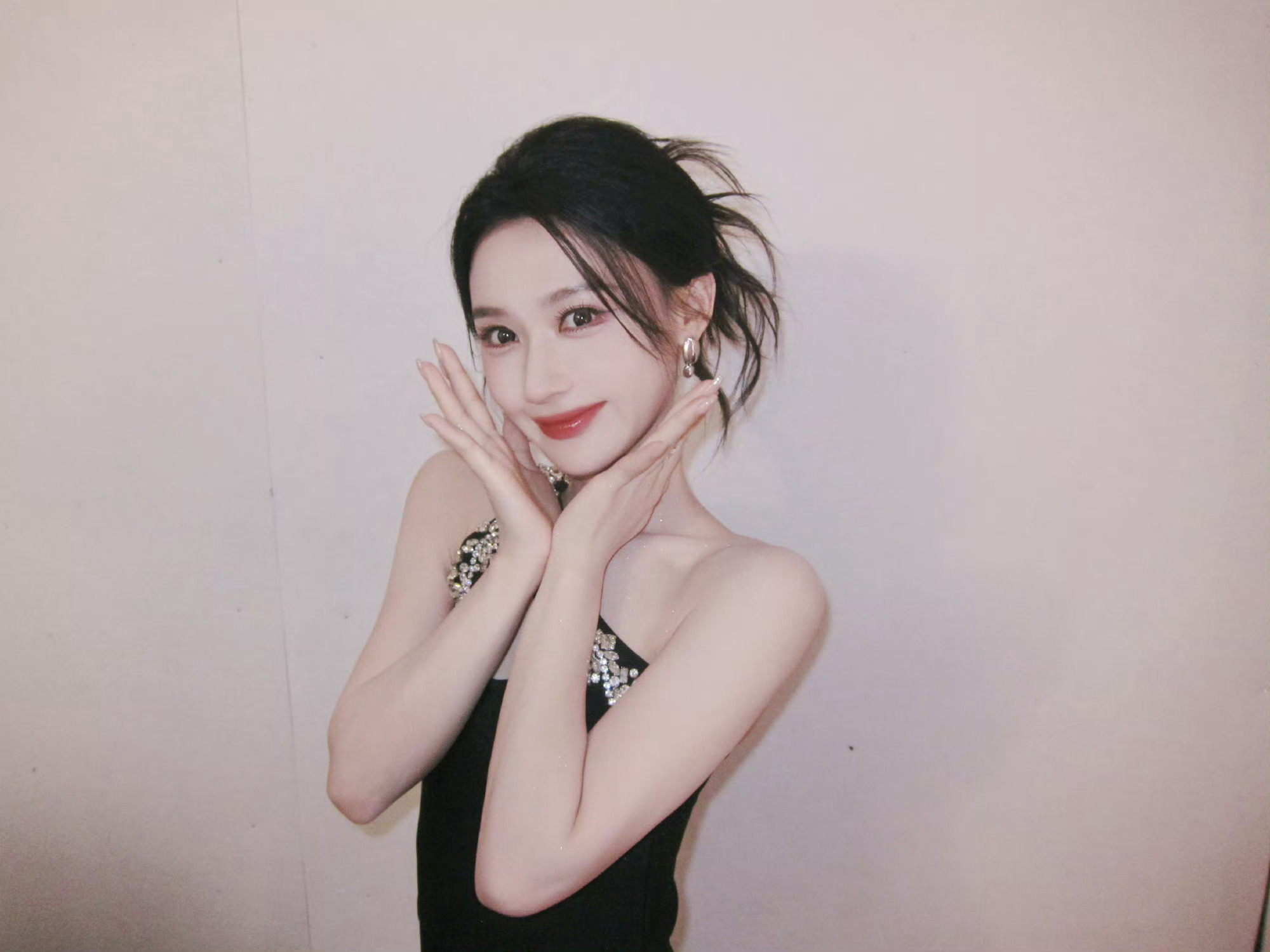 何宣林 意难平谁懂何宣林的离场真的意难平！初舞台全开麦满分，DNA炸翻全场，海屿