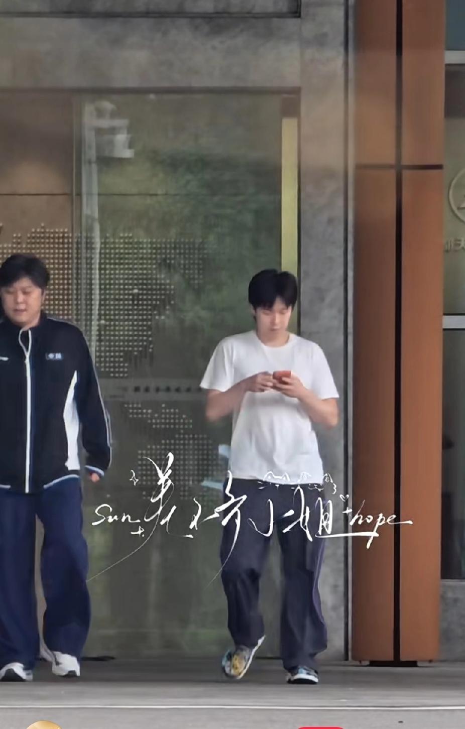 王楚钦这个人
根本就经不起研究，
因为仔细一查，你就发现他这个人，真的是太过卷自