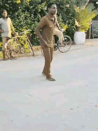 穿上一身衣服也能认得出来！