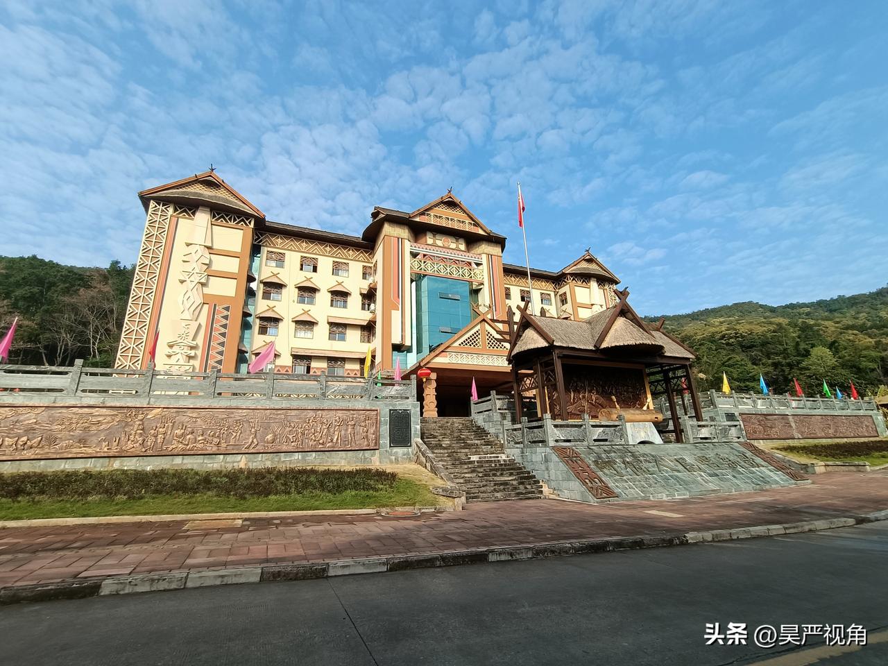 从孟连返回昆明的路上，我特意拐进西盟县逛了逛，真的太喜欢这个小城了。西盟不大，却