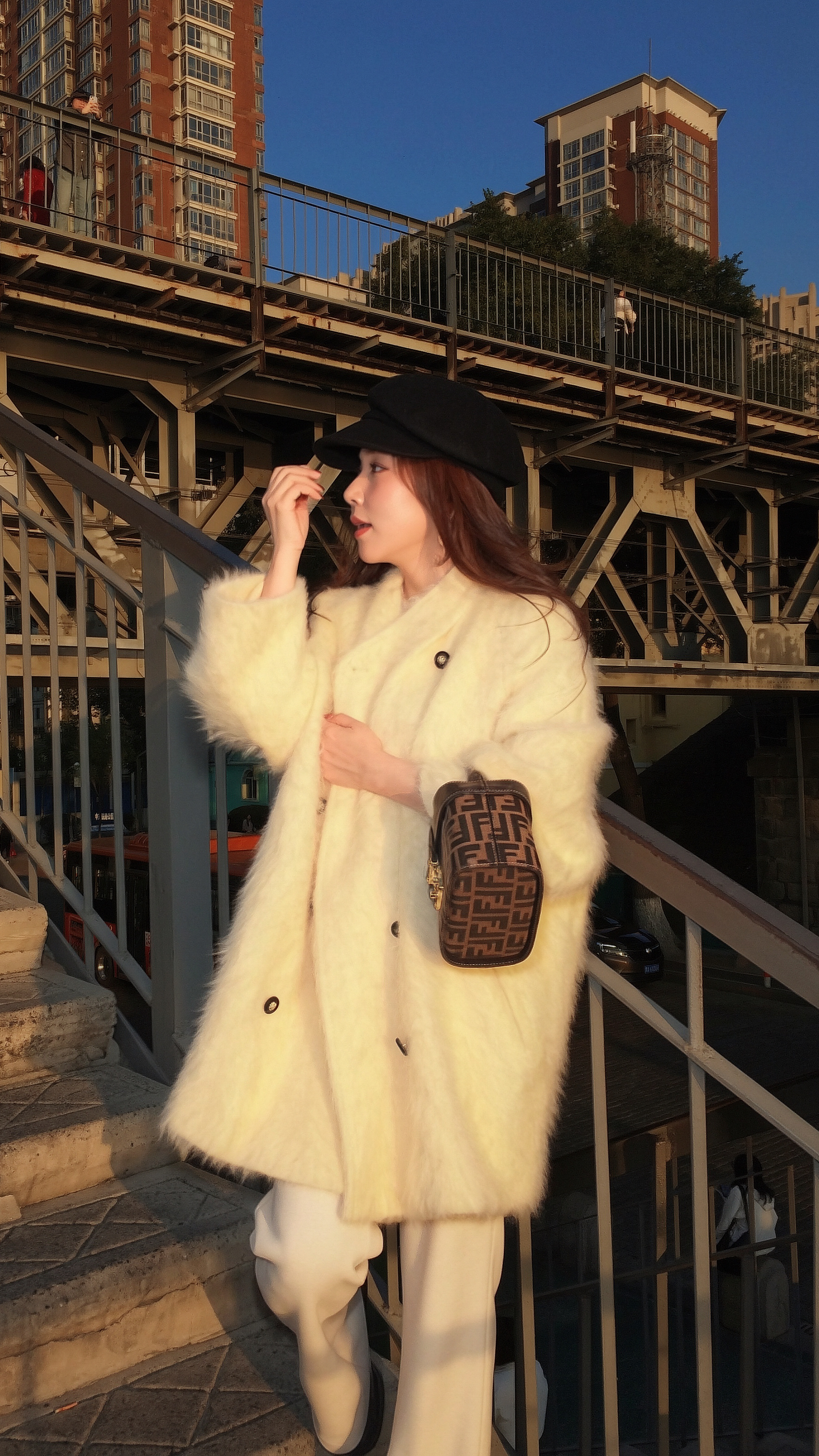 这帽还真是贯穿了本期所有款。一个不落。哈哈哈。这个帽型确实先在日本火又来国内火，