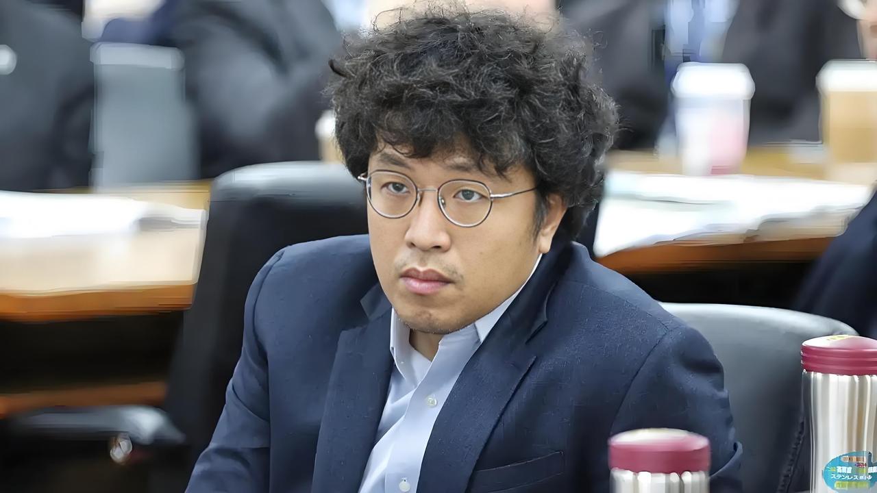 我建议，悬赏1000万抓捕沈伯洋。

全球一共有224个国家和地区，与咱们签约了