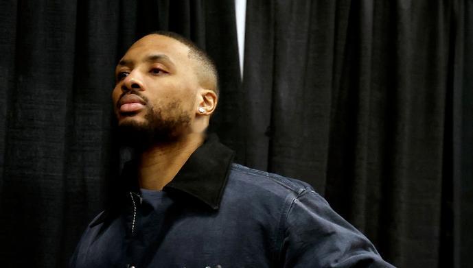 4-2淘汰马刺？利拉德社媒转发动态：开拓者6场晋级开拓者球员利拉德在个人社交媒体