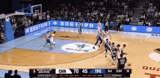 中国男篮巨星杨瀚森真是太残暴了！在今天进行的中国男篮和中国台北男篮的比赛中，当时