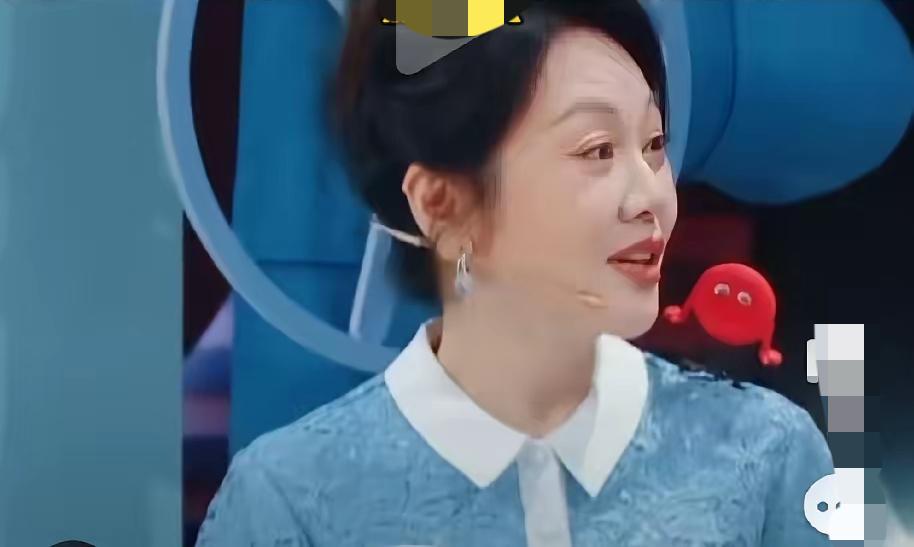 闫妮这波“忘姓”名场面，被关晓彤一句话救得又暖又妙！突然问“晓彤你姓啥”，杨迪刚