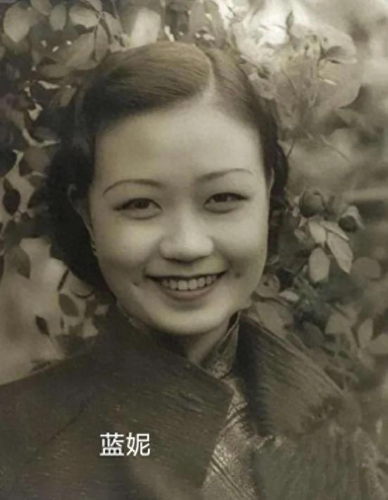 她是“太子”孙科情妇，一生劣迹斑斑，86年回国后却备受政府优待
1945年9月的