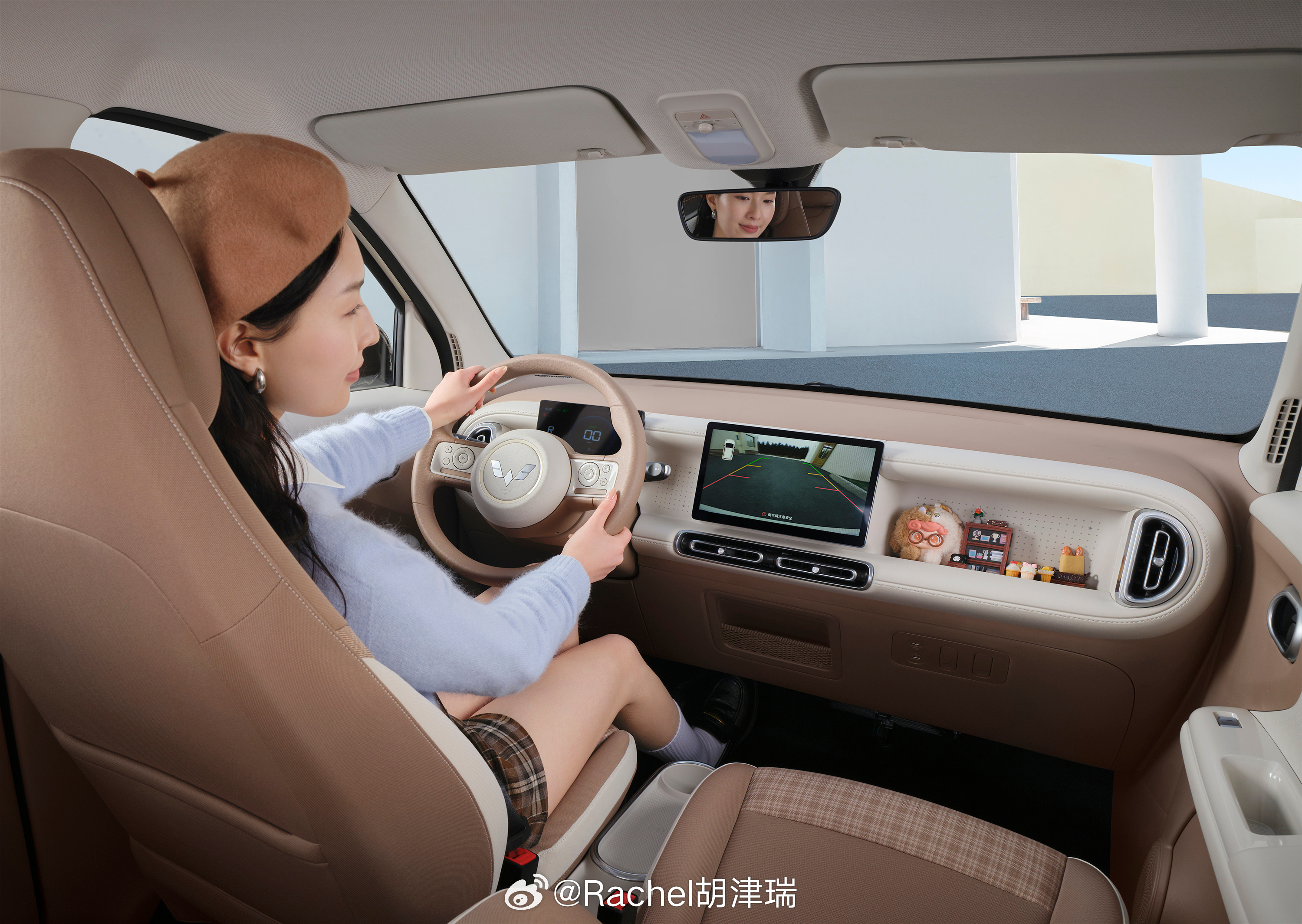 第五代宏光MINIEV开启预订 五代宏光MINIEV四门四座升级，奶龙联名超吸睛