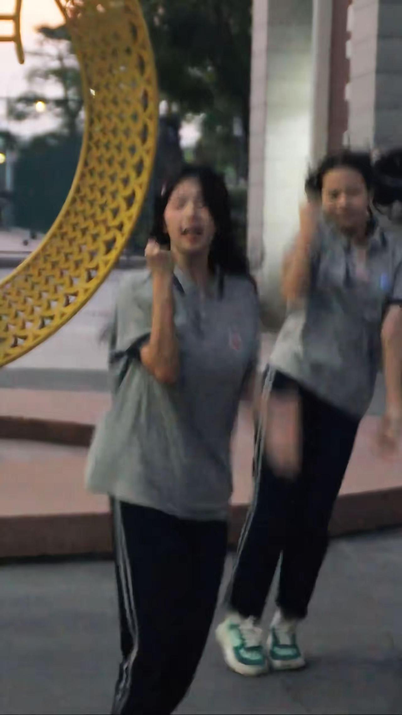 大一学妹还是技高一筹 学姐跳舞 学姐