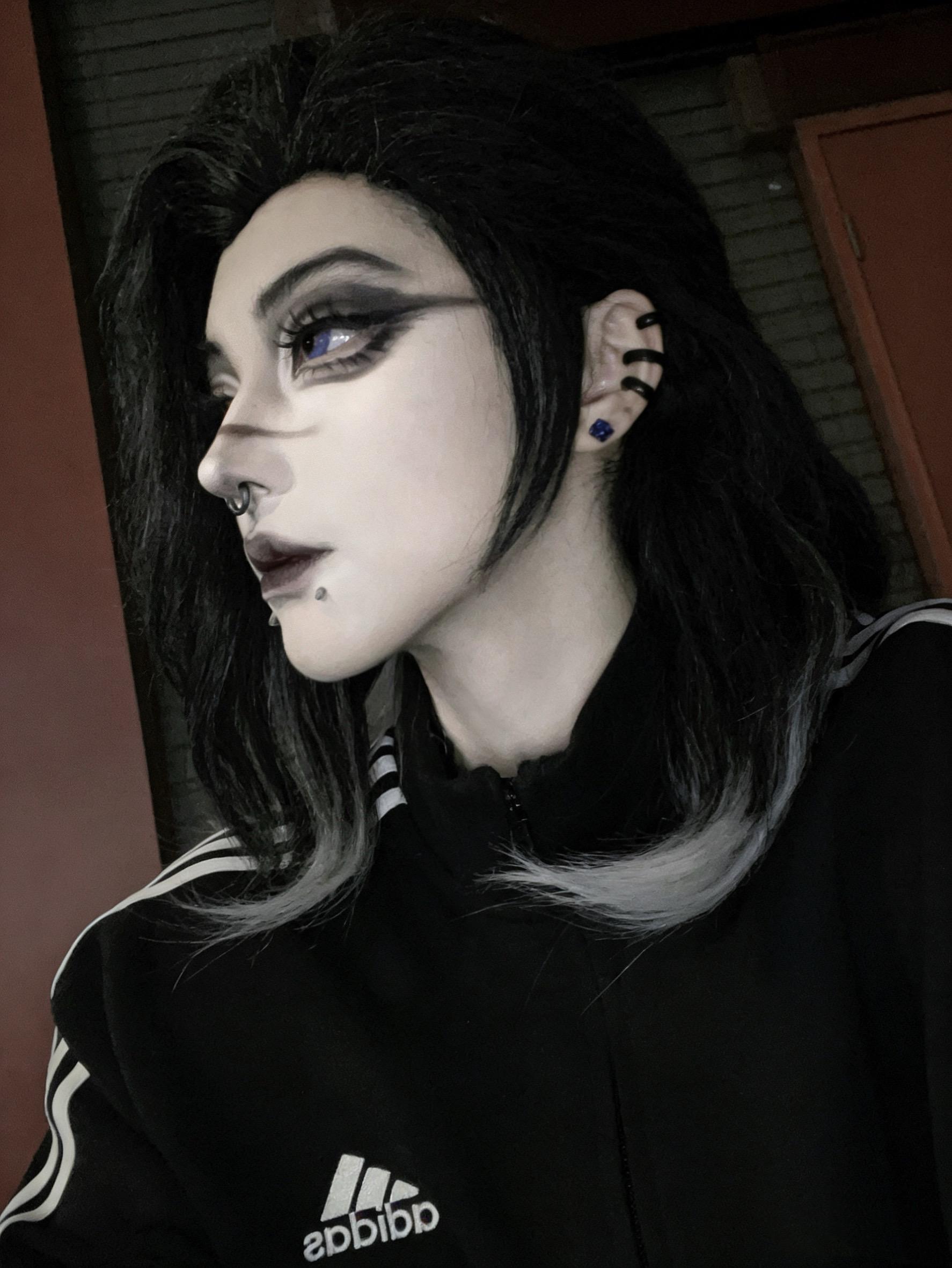 说最骚的话 挨最狠的打。