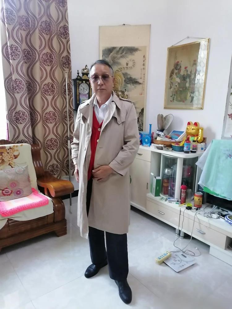 我一九七二年参加工作。那会儿哪想得到老了还能按月领钱，只觉得进了厂就是端上了铁饭