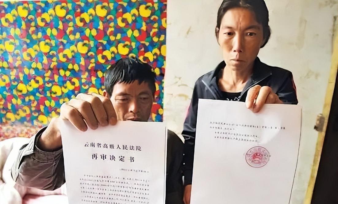 2009年，云南鹦哥村，李昌奎求爱不成，奸杀18岁少女，还把人家3岁的弟弟活活摔