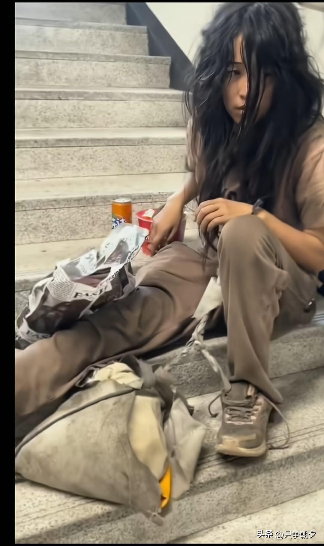 一个人的崩溃不是一朝一夕形成的，如果有一天我成为了他，会有好心人送一桶面吗？！
