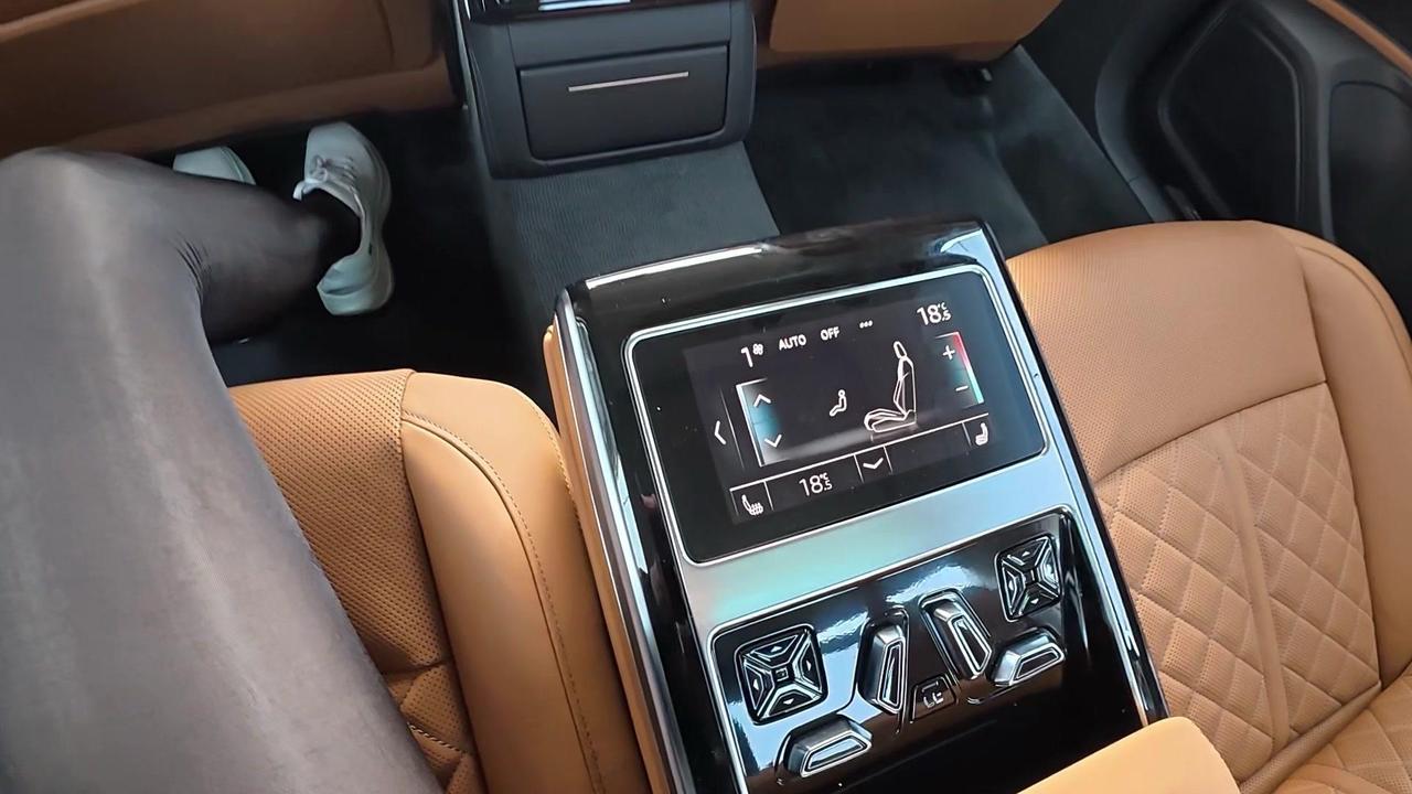 为什么说奥迪A8是不错的选择？🌟毕竟是豪华品牌，奥迪A8的外观设计很有科技感，