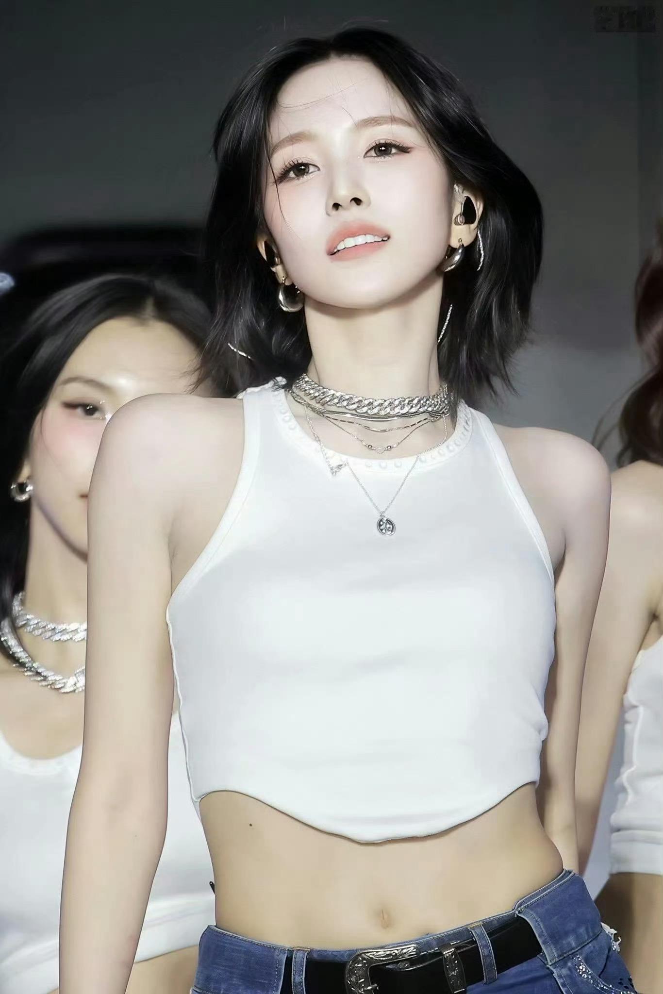 TWICE拿下MCD第900期一位【名井南】恰巧你也穿了白色入镜 ​​​