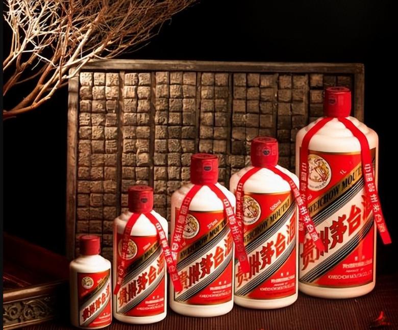 2013年后茅台首次常规价格倒挂

2025年飞天茅台批发价从年初2220元跌到