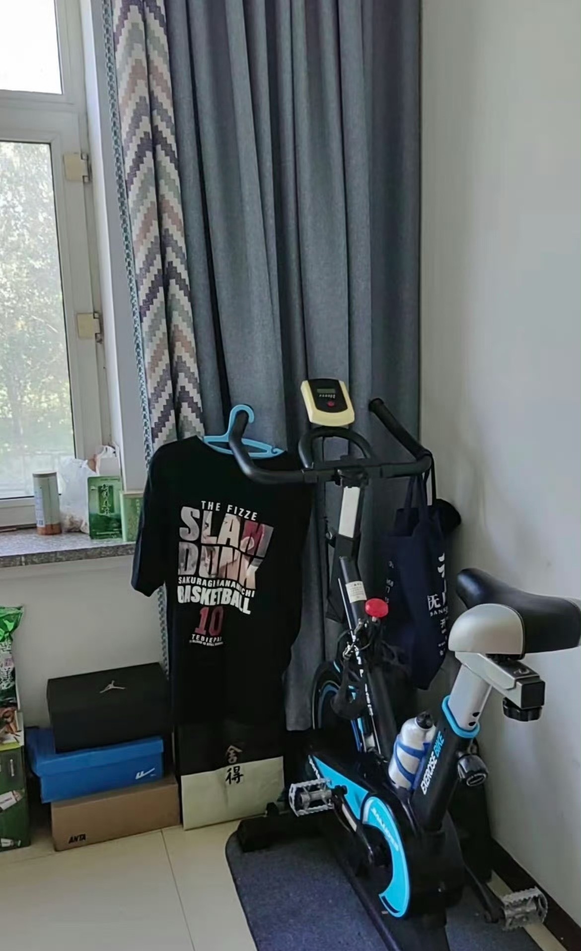 这张图我相当认可就是之前我家的健身器材也是这个命运上面挂满了衣服健身器材的最终宿