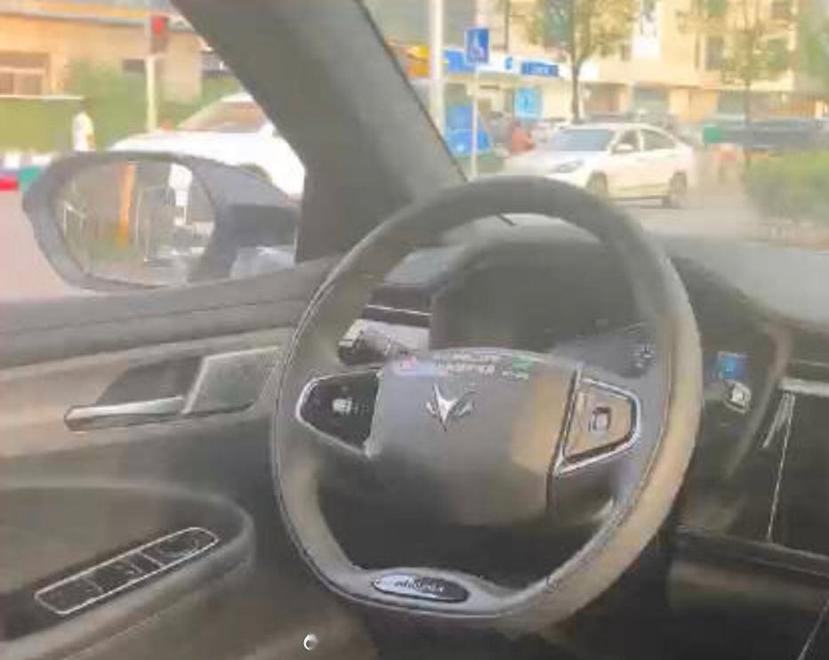 #乘坐无人驾驶出租车是什么样的体验##大v聊车# 【无人驾驶出租车免费，但你敢坐