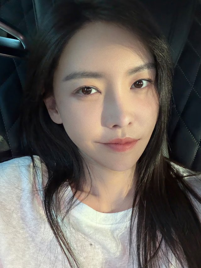 打开前置摄像头 今天去哪儿丸  oots  把夏天… 戳我查看完整笔记>>  啊