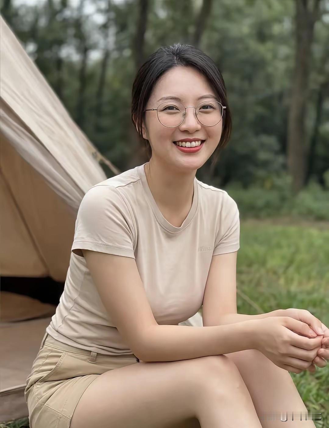 相比浓妆艳抹，清纯知性应该永远是一个女人的底色，没有男生不喜欢。