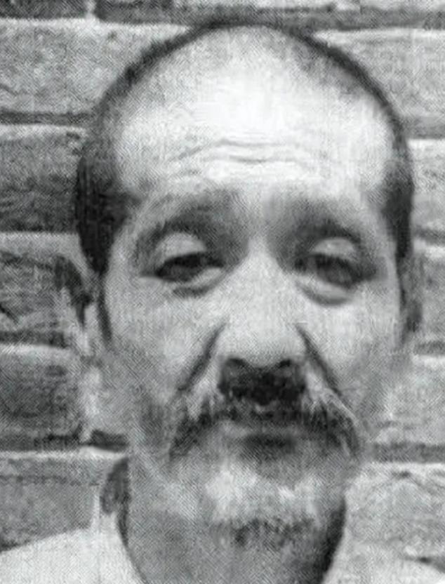 1953年，了明禅师被带到刑场枪毙，行刑前，他对行刑人员提了一个要求："我罪大恶