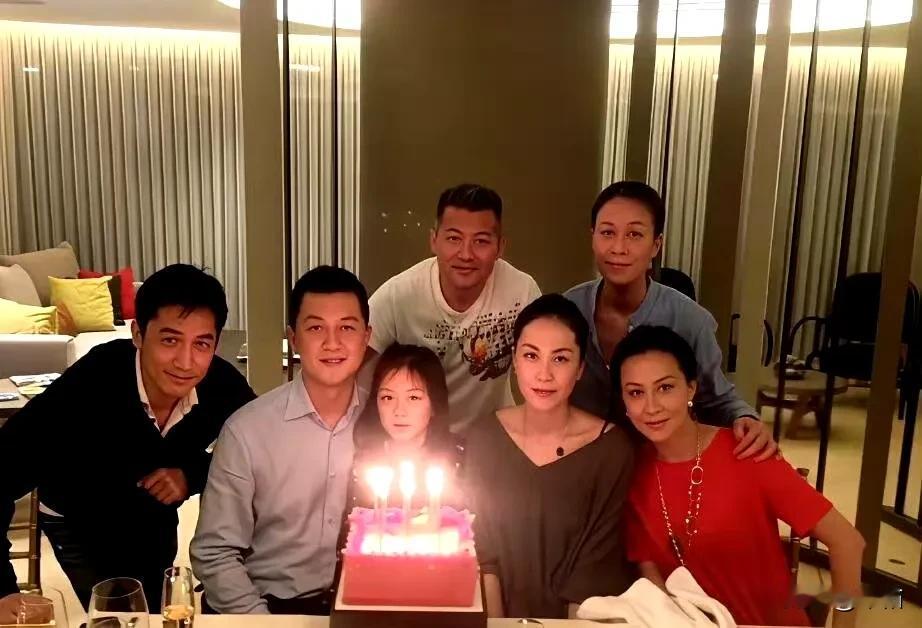 那时候，梁朝伟也在。