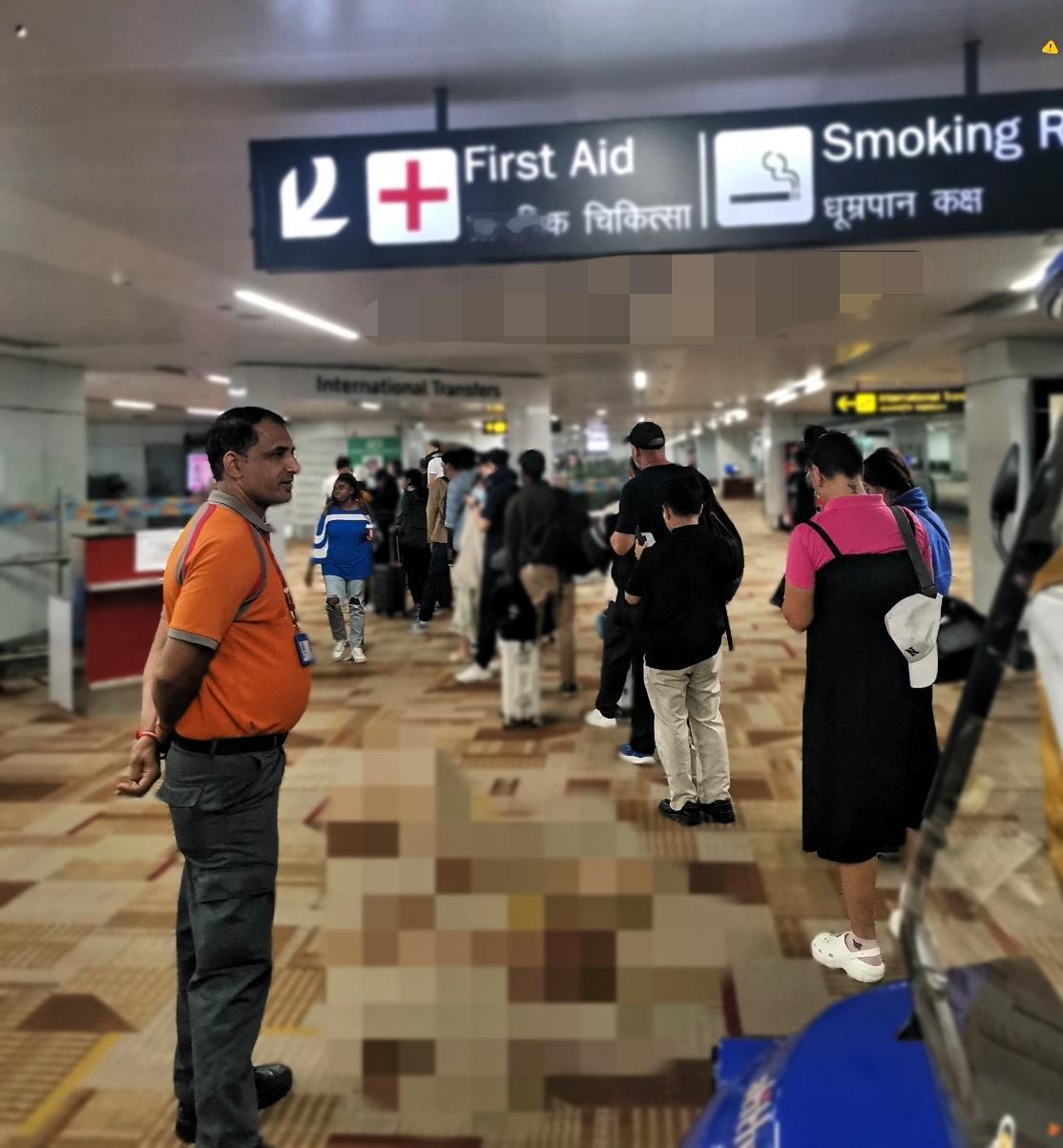 凭什么让你拖家带口的来中国？

近几日在浦东机场遇到一大家子印度人，足足有十二个