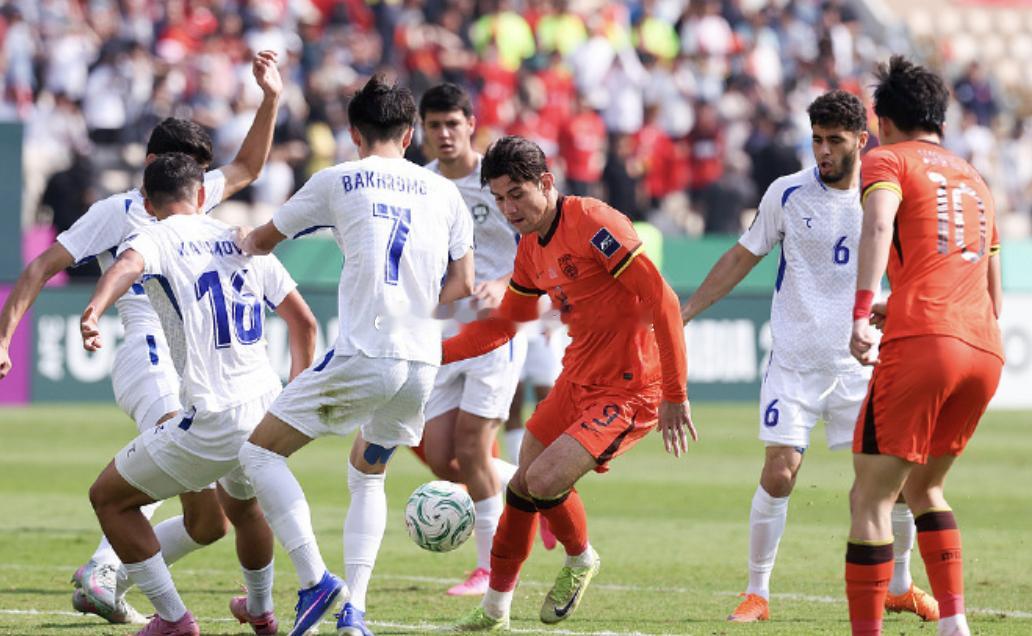 常规时间90分钟结束，双方互交白卷，进入加时赛。U23国足vs乌兹别克斯坦U23