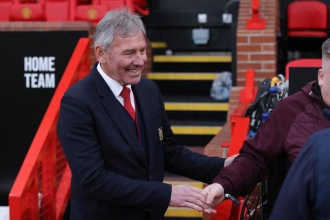 罗布森在“Talk of the Devils”播客中表示，布鲁诺-费尔南德斯是