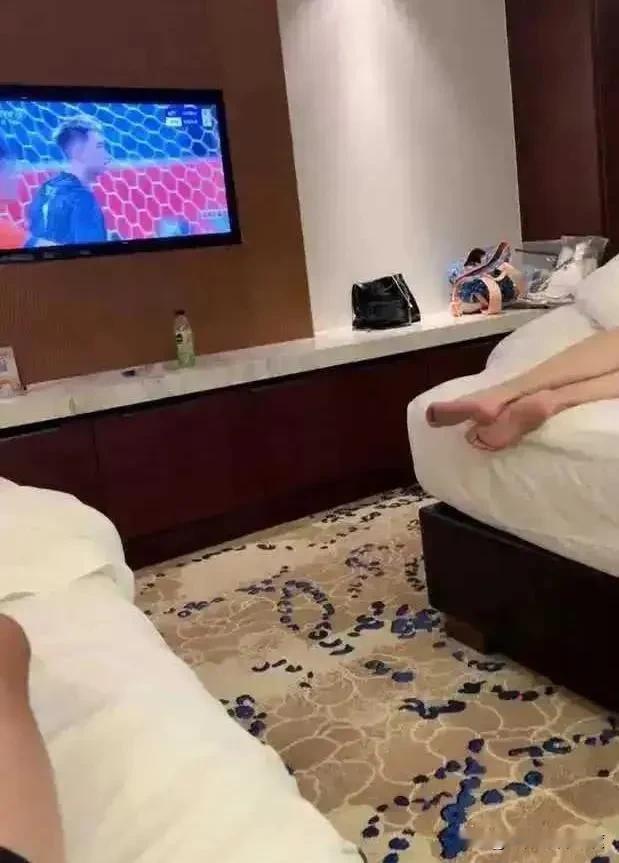 这一刻才明白，当男人拥有之后，瞬间就会失去乐趣，远不如看一场球赛来的痛快，
整整