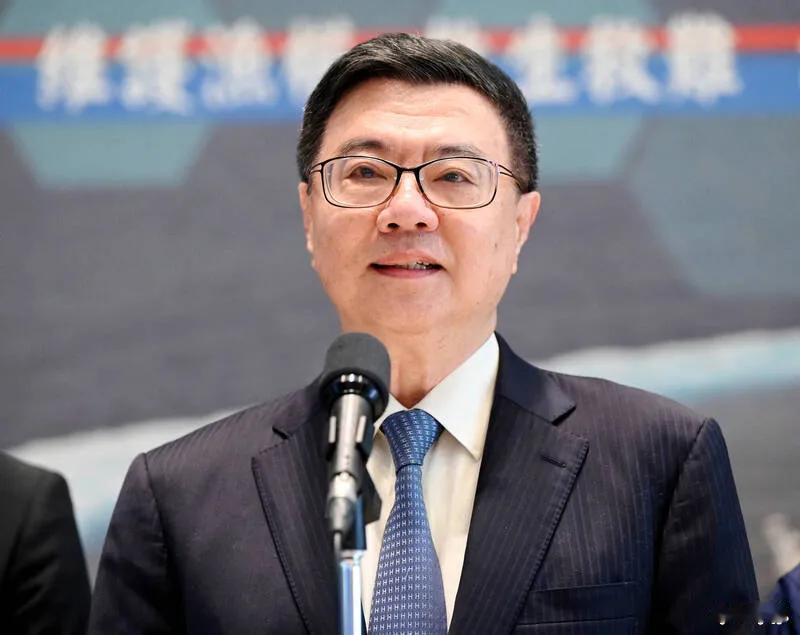 【赖清德当局又一个“泼皮牛二”出现了】真的国防部长董军在新加坡香格里拉对话会上“