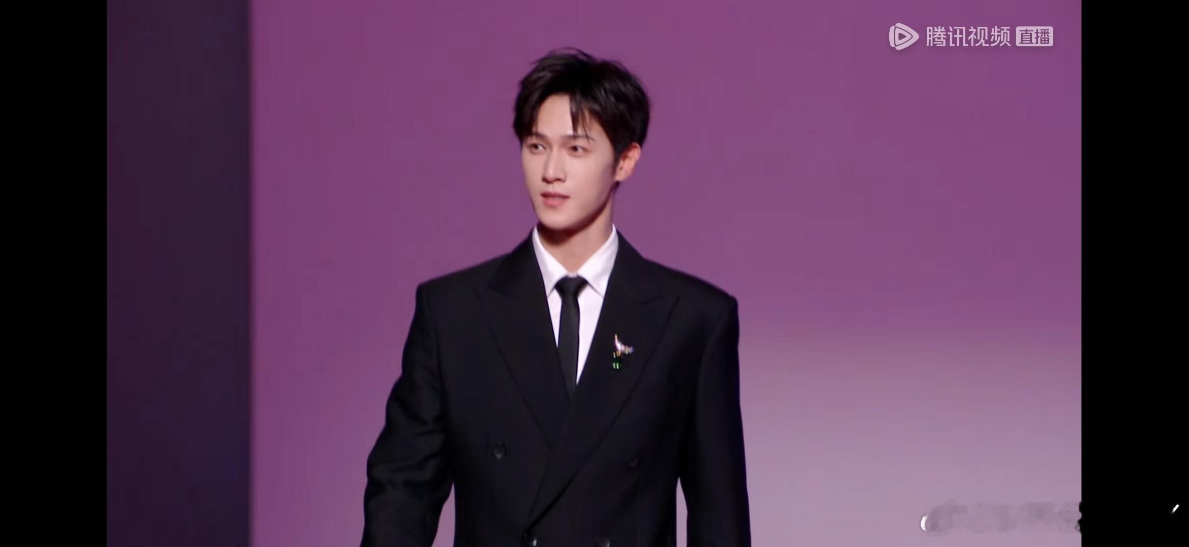 星光大赏AI红毯真香了 星光大赏这AI红毯也太绝了吧！一开始还觉得平平无奇，结果