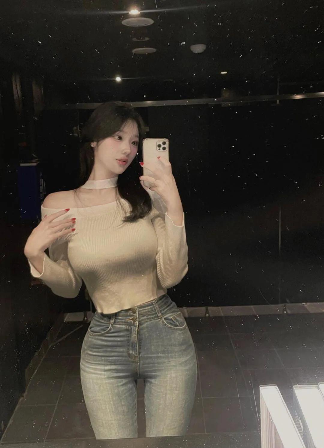 月下佳人影
#靓妹倩影分享# #欣赏绝世佳人# #风姿绰约美佳人# #谁家玉女俏