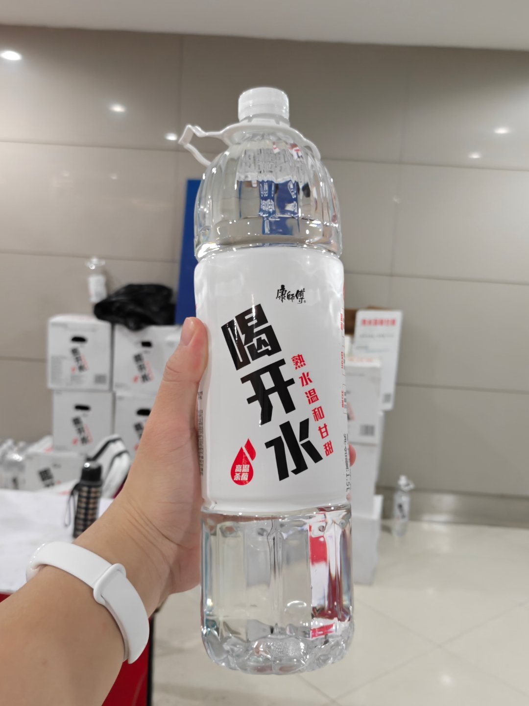 我永远喜欢康师傅喝开水[泪]球赛结束免费发一瓶 1.5L 纯净水[泪][泪][泪
