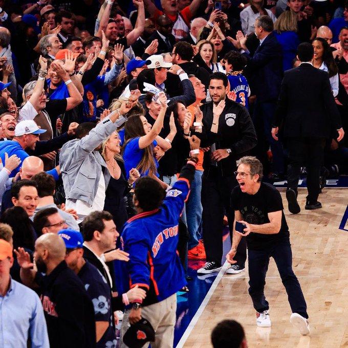 这支球队太坚韧了！NBA总决赛第5场比赛，纽约尼克斯在客场最多落后16分的情况下