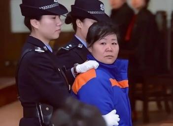 2014年，陕西一家医院的产科主任张淑侠，因贩卖26名婴儿被判处死刑。直到最后，