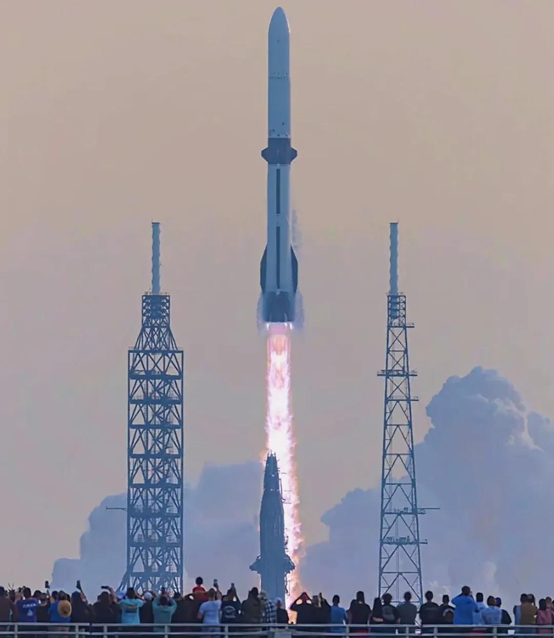 卫星也能被送错轨道？蓝色起源新格伦火箭回收成功，卫星发射失败
贝佐斯这次的心情大