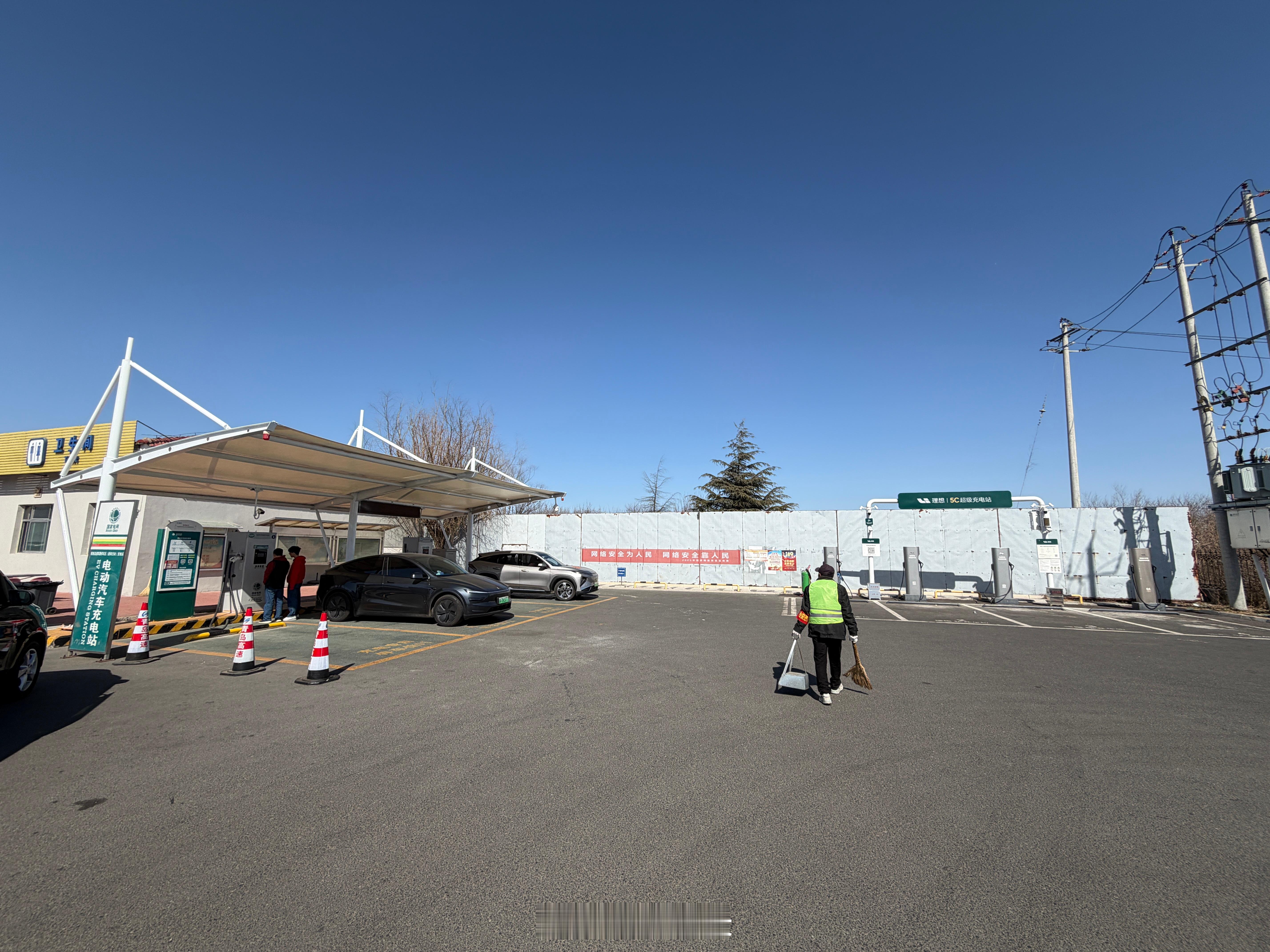 初六 青新高速 即墨服务区 充电还好哇～ 青岛·即墨停车区