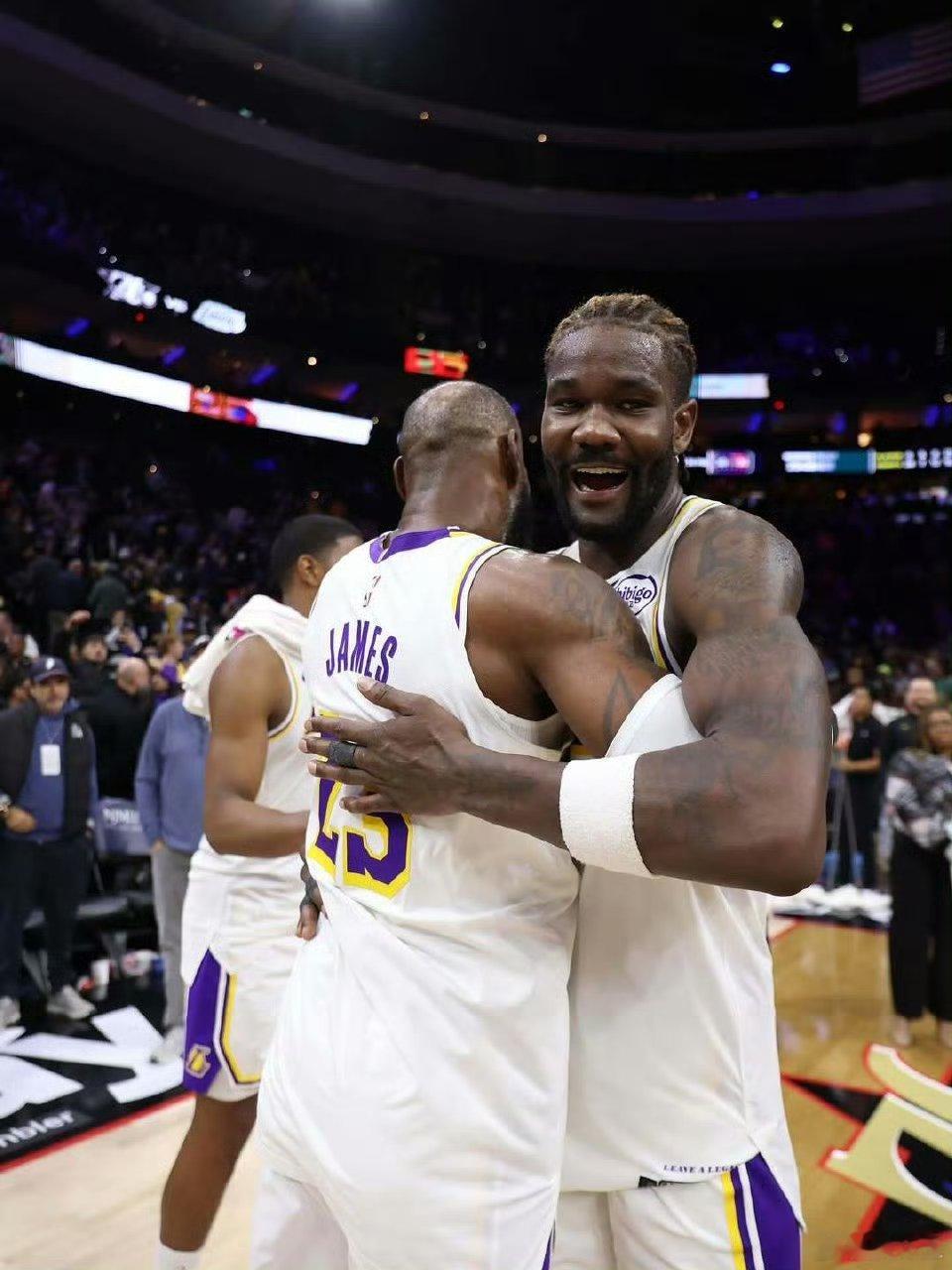 艾顿：“在菲尼克斯的感觉总是很棒。他们总是给我的斗志增添一些燃料。现在是蓝色的火